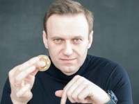Мәскеуге келген Навальный әуежайда тұтқындалды (видео)